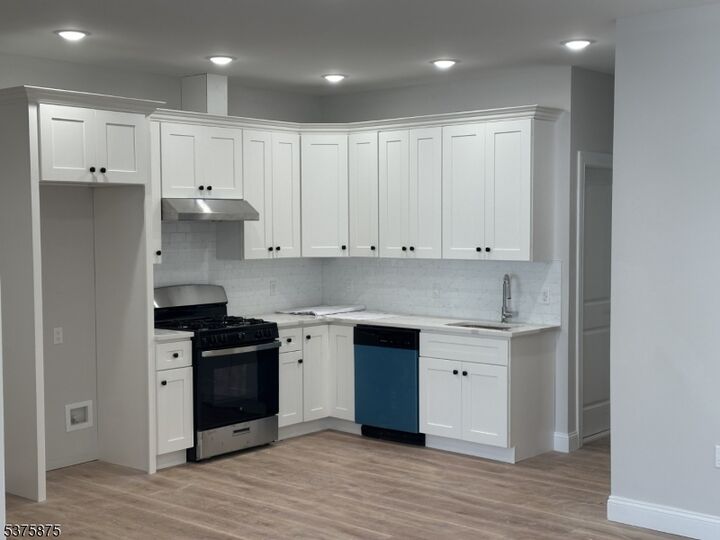 Property Photo:  486 S 19th St 2  NJ 07103 