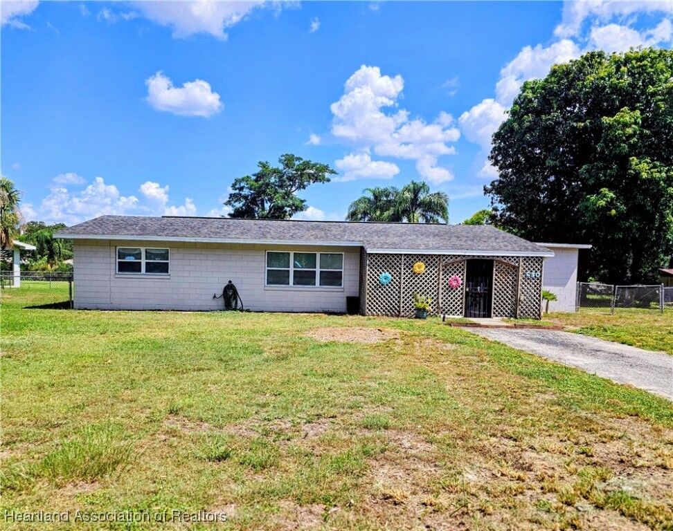 Property Photo:  530 N Lakeview Road  FL 33852 