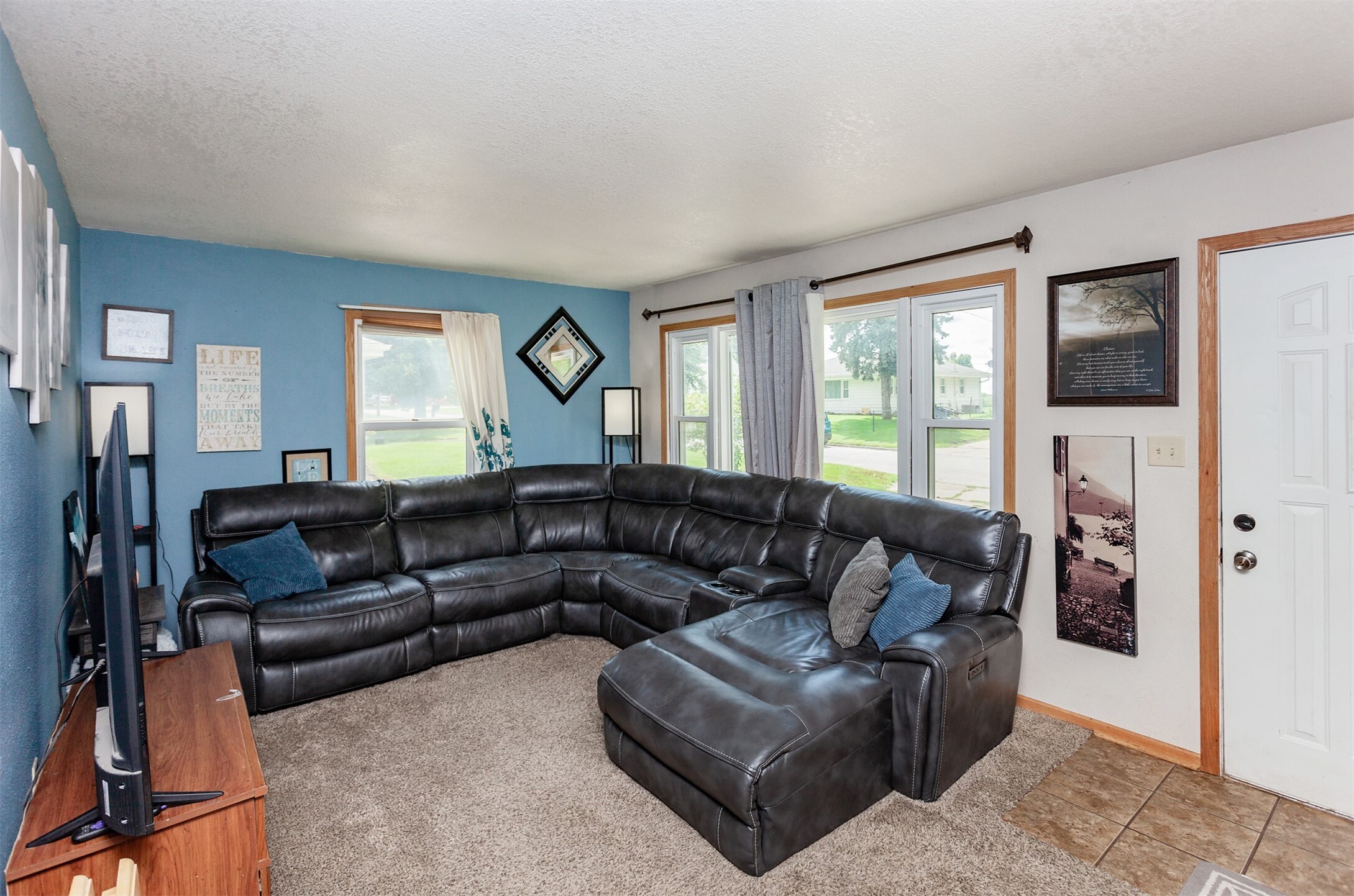 Property Photo: 4335 NE 26th Street IA 50317