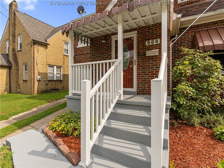 Property Photo:  504 Elizabeth Avenue  WV 25303 