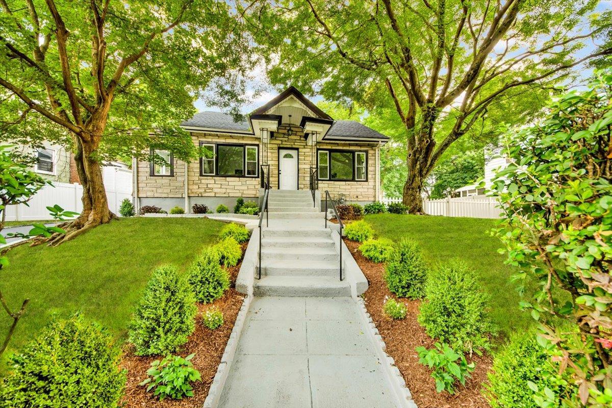 Property Photo:  75 Belknap Avenue  NY 10710 