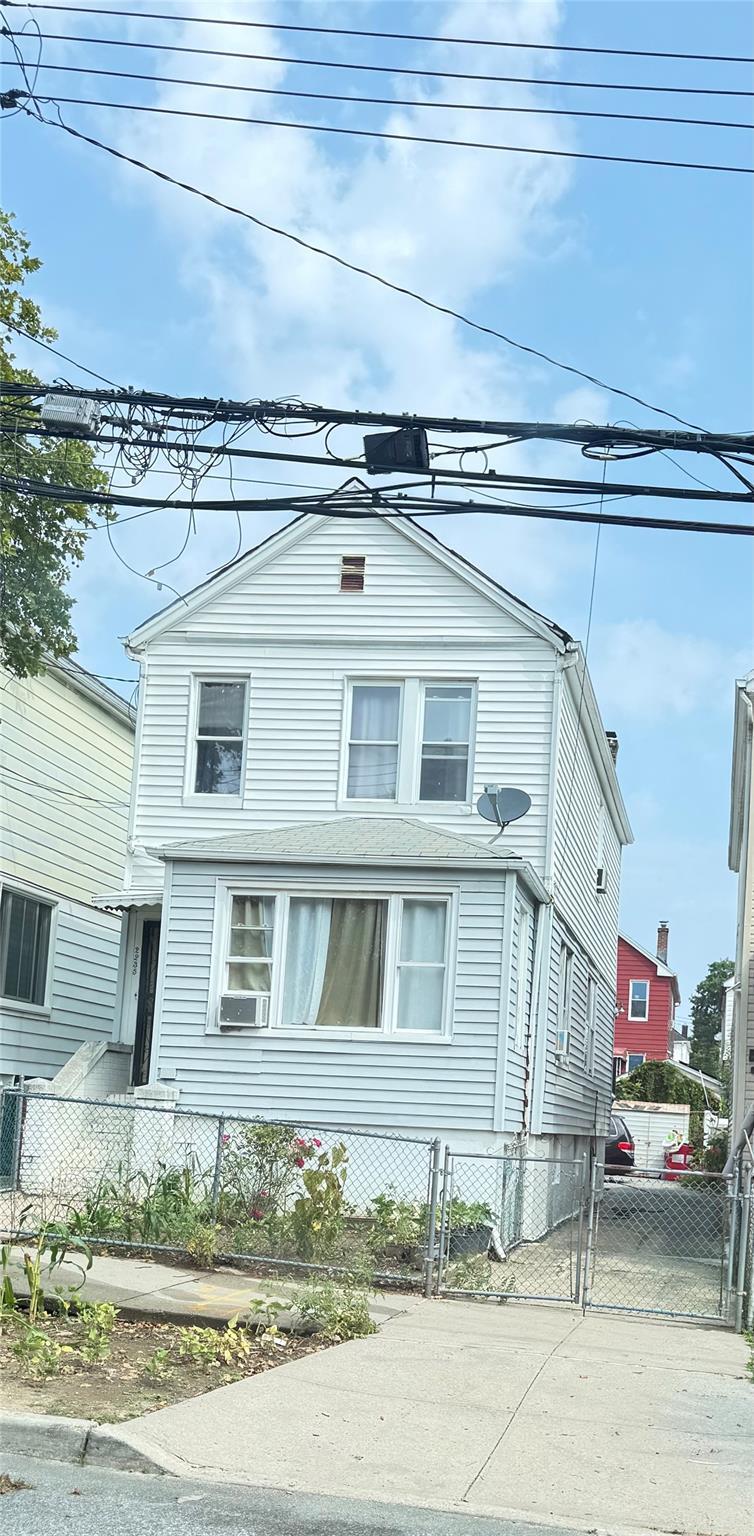 Property Photo:  2235 Seward Avenue  NY 10473 
