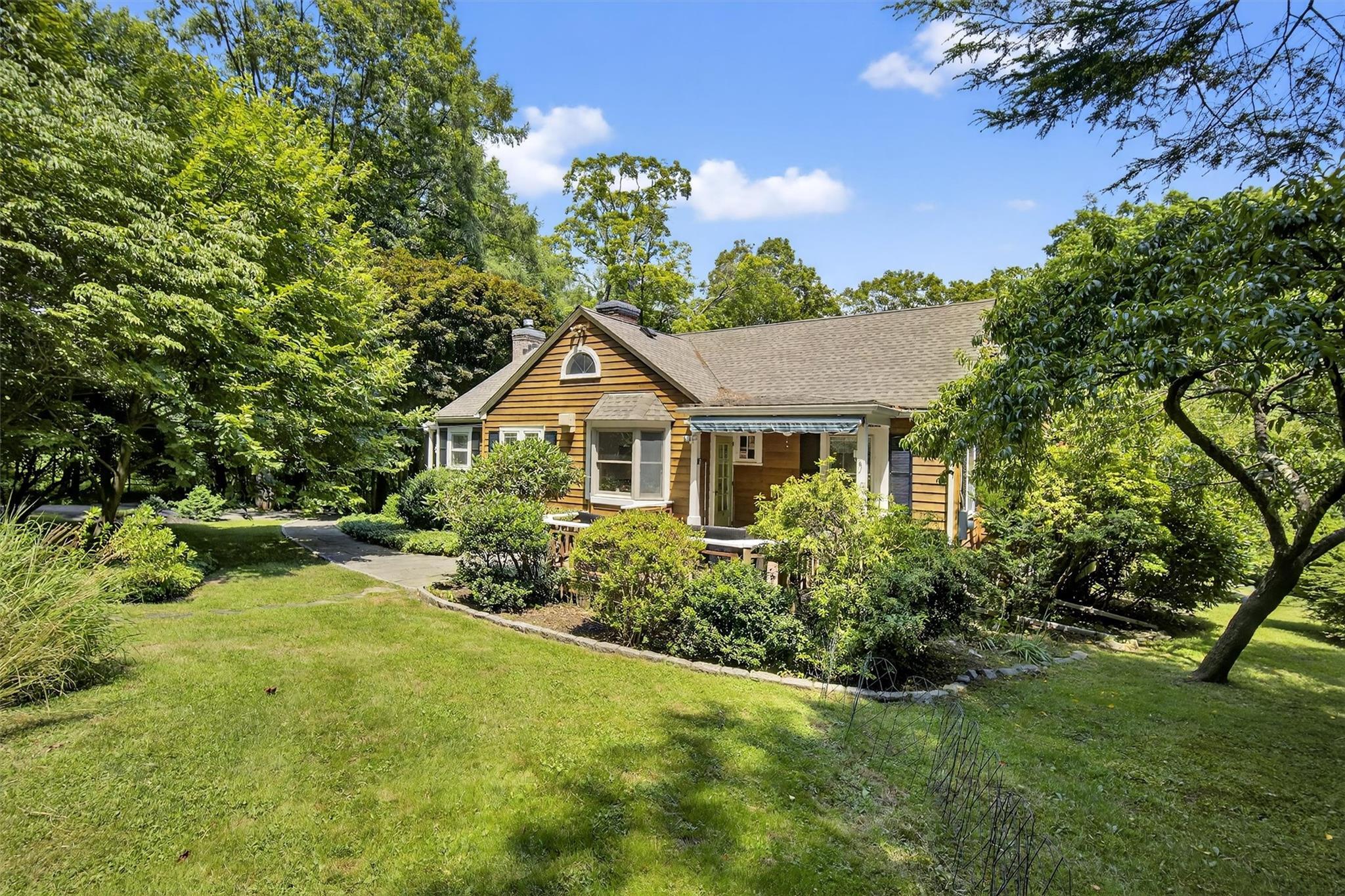 Property Photo:  10 Gatehouse Court  NY 10512 