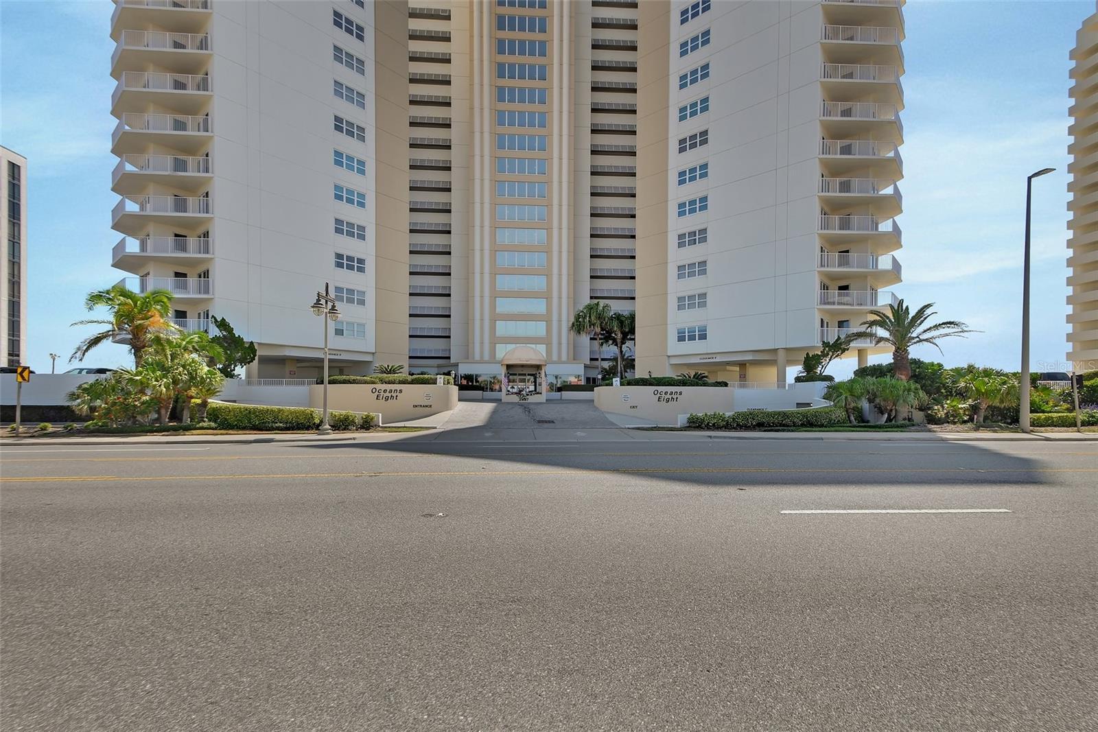 Property Photo: 2937 S Atlantic Avenue 2002 FL 32118