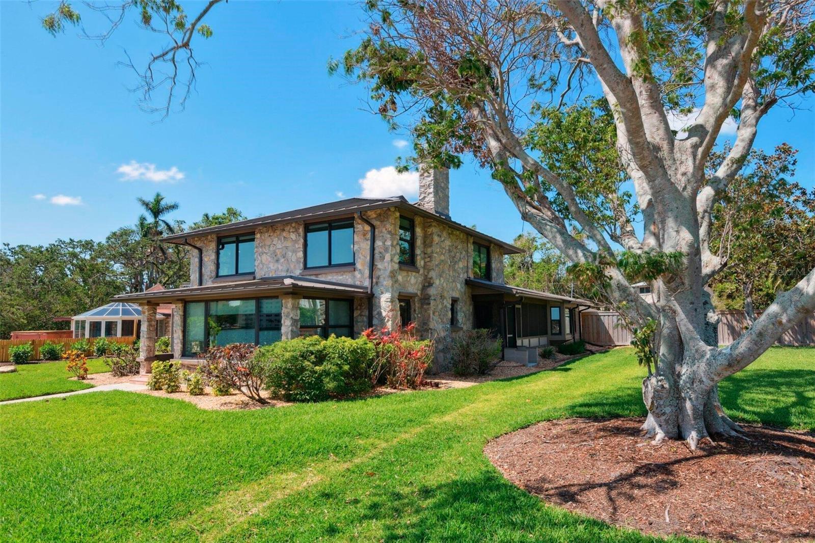 Property Photo: 1915 Riverview Boulevard FL 34205