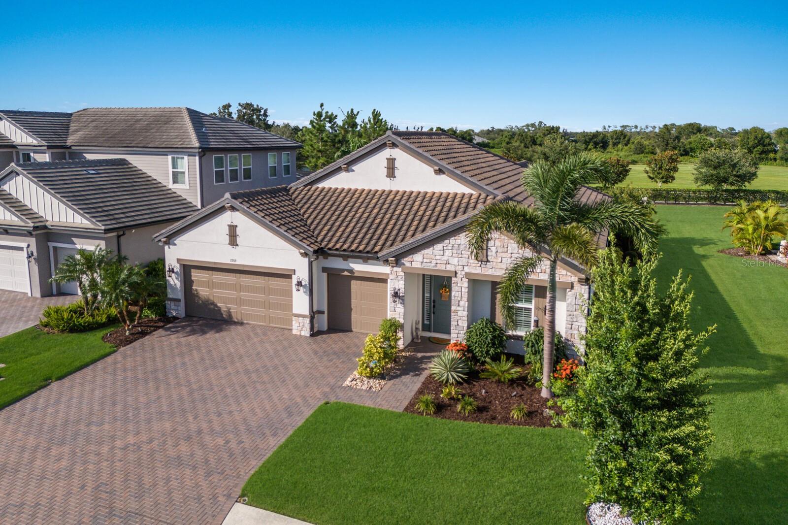 Property Photo: 2209 Woodleaf Hammock Court FL 34211
