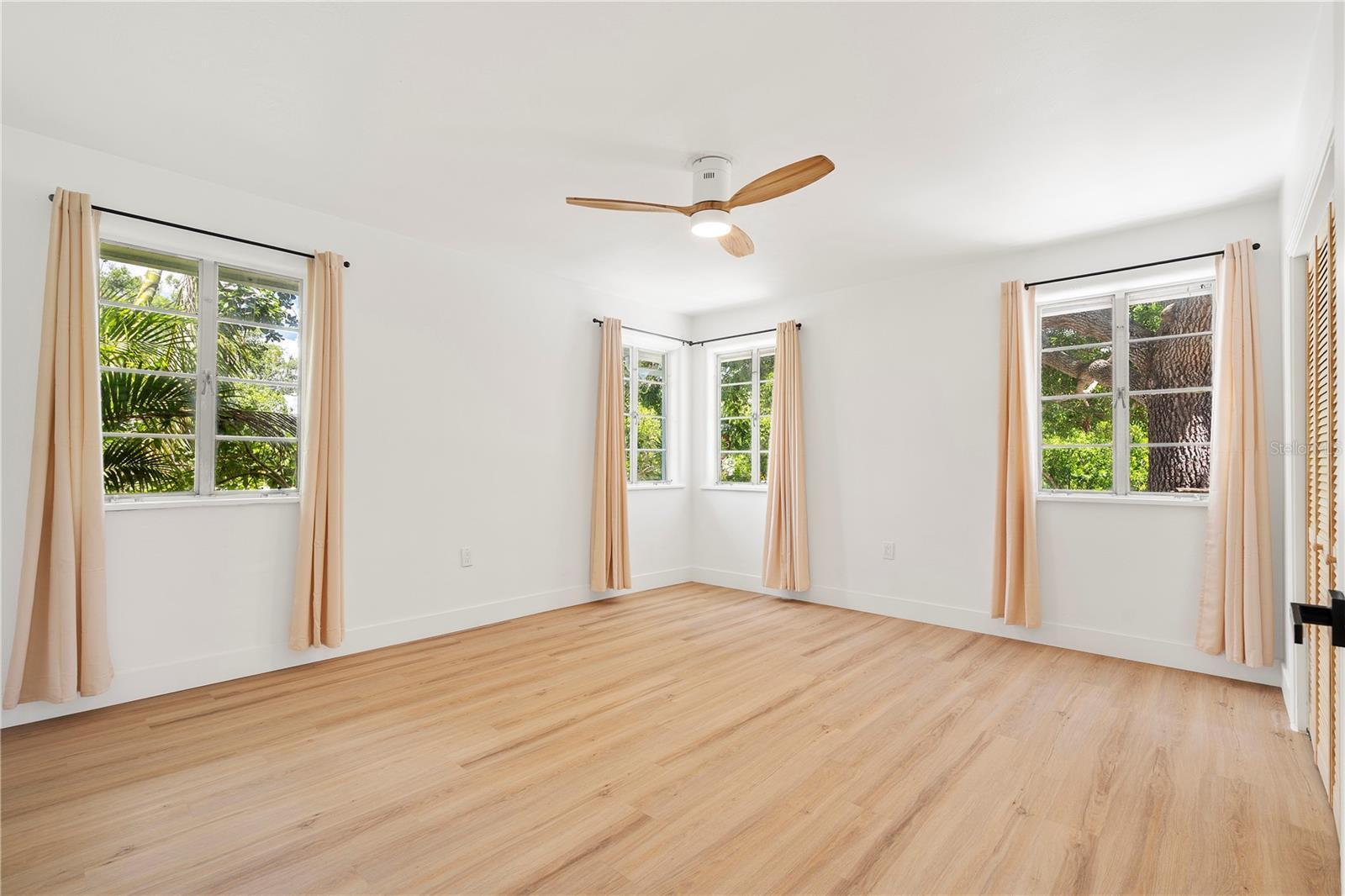 Property Photo:  2002 Virginia Drive  FL 34205 
