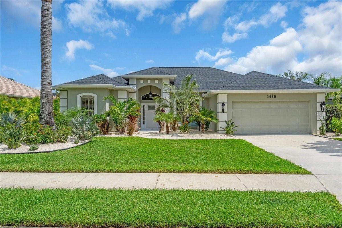 Property Photo:  1438 Brambling Court  FL 34212 