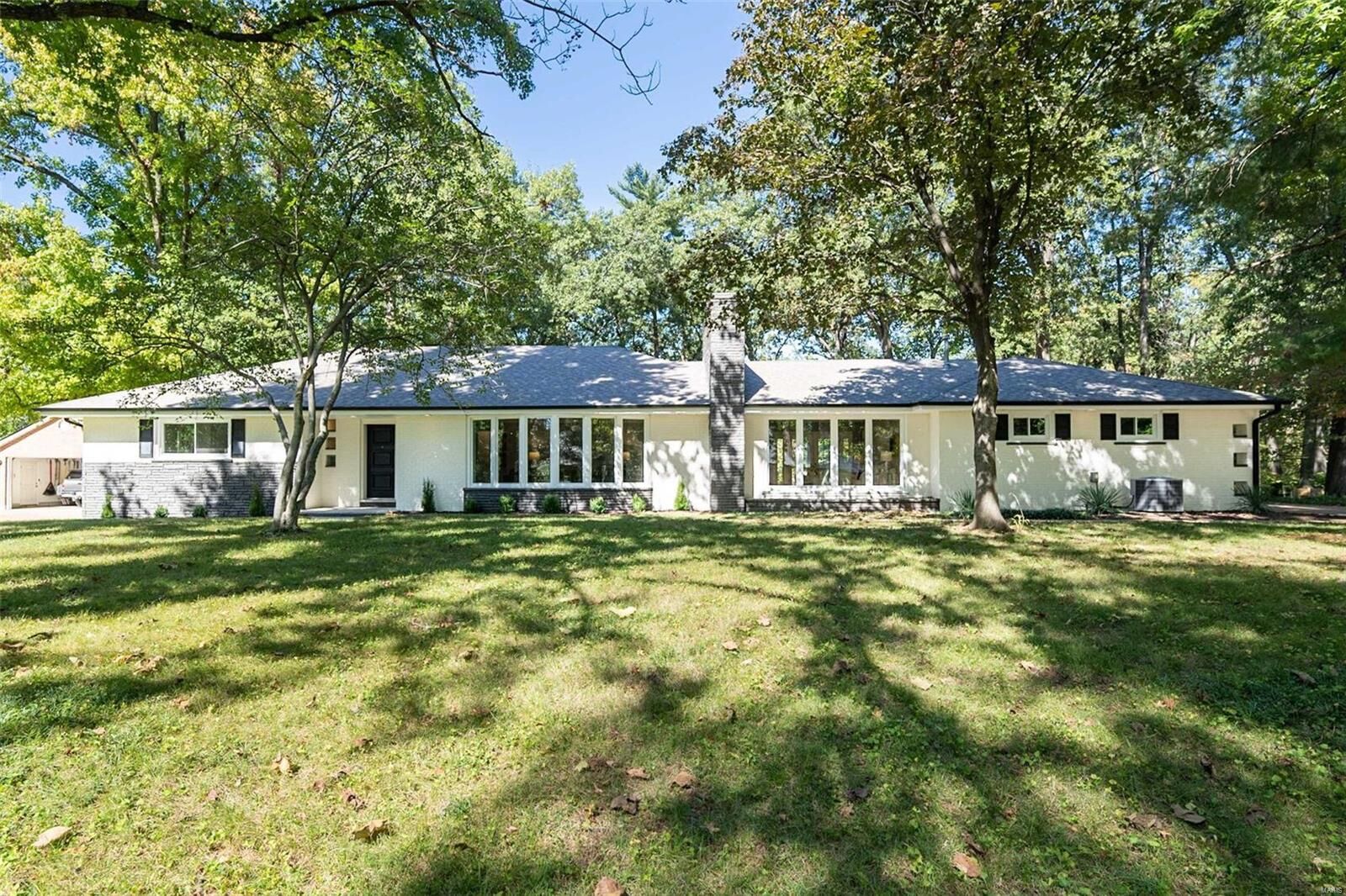 Property Photo: 7333 Navarre Circle MO 63123
