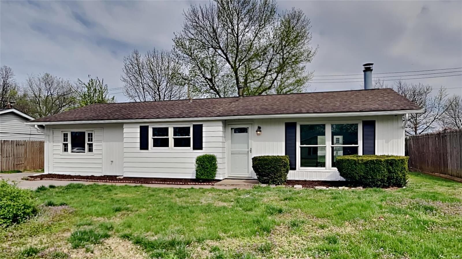 Property Photo:  19 Iris Avenue  IL 62040 