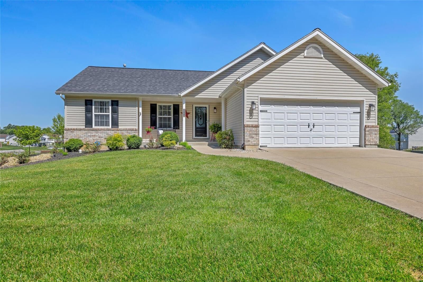 Property Photo: 2568 Lakeshore Drive IL 62236