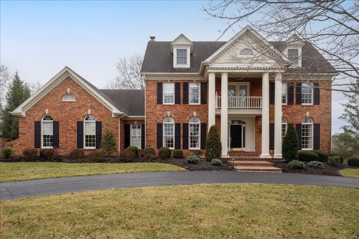 Property Photo:  822 Town And Country Estates Drive  MO 63141 