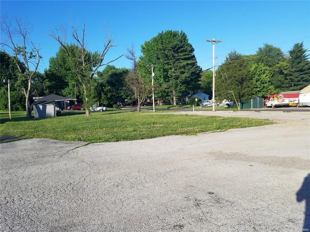 Property Photo:  1624 N Belt E  IL 62221 