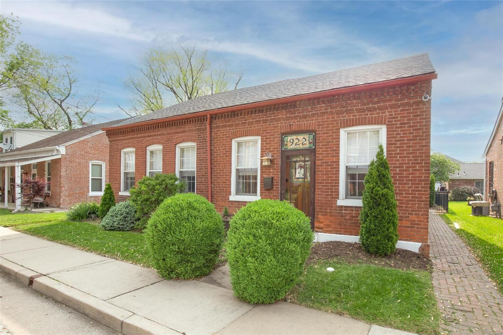 Property Photo: 922 S 3rd Street MO 63301