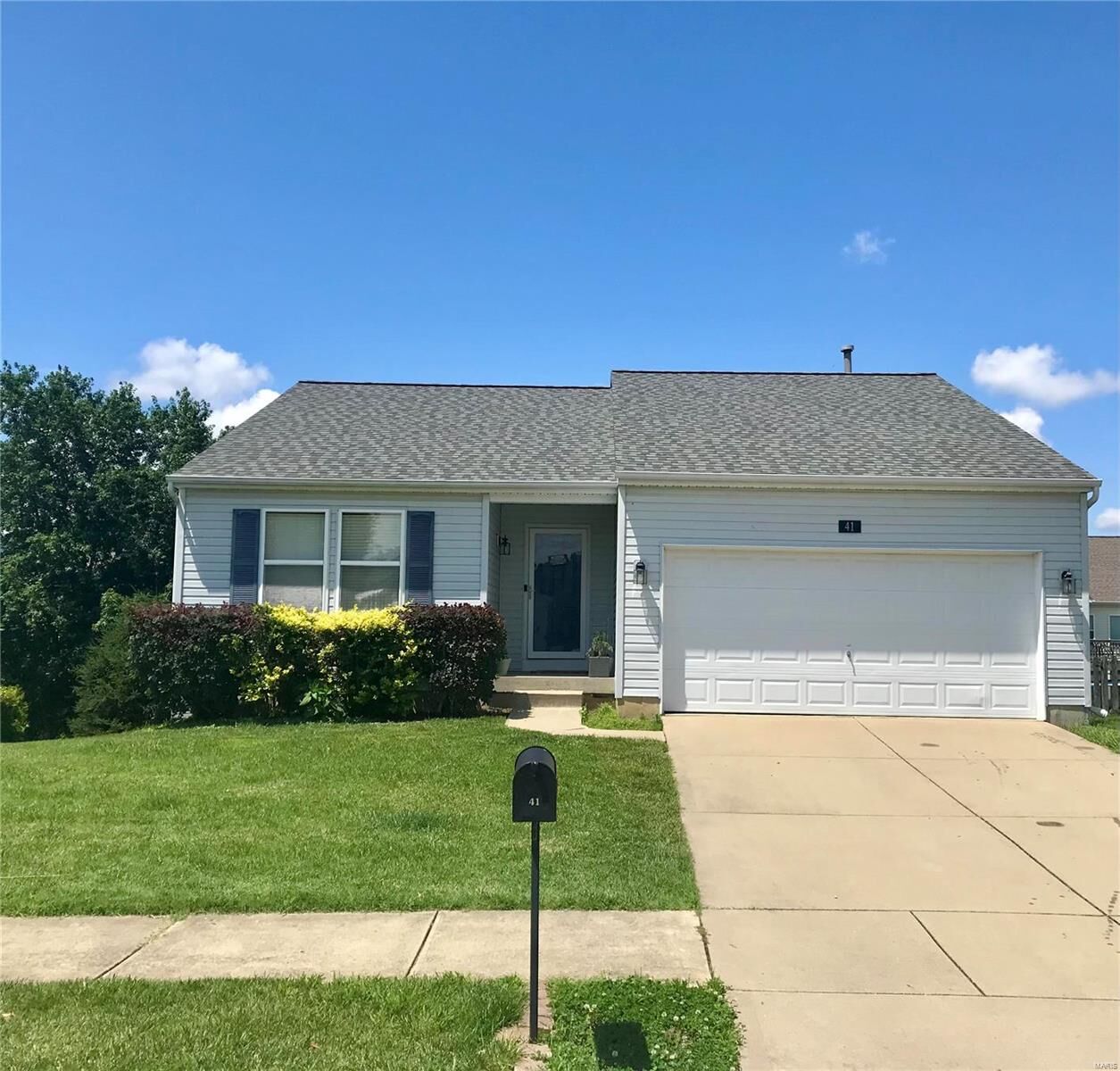 Property Photo:  41 Stratford Green Drive  IL 62220 