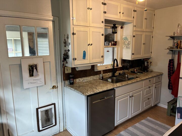 Property Photo:  203 SE 3rd Ave  ND 58761 