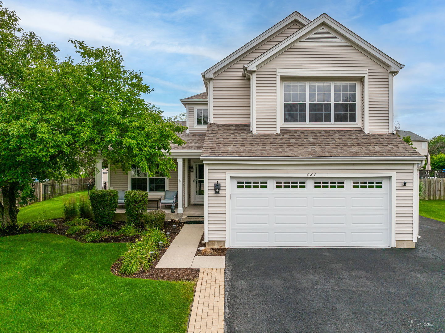 Property Photo:  624 Fenwick Lane  IL 60177 