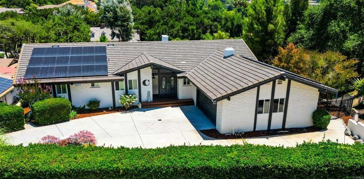 Property Photo: 28042 Glenmeade Way CA 92026