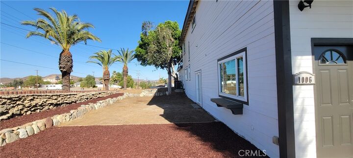 Property Photo:  1006 W Pottery Street  CA 92530 