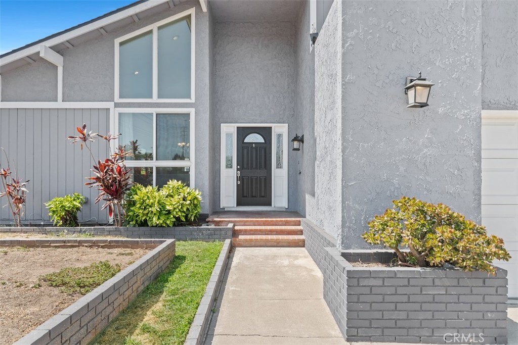 Property Photo: 3002 N Pinewood Street CA 92865