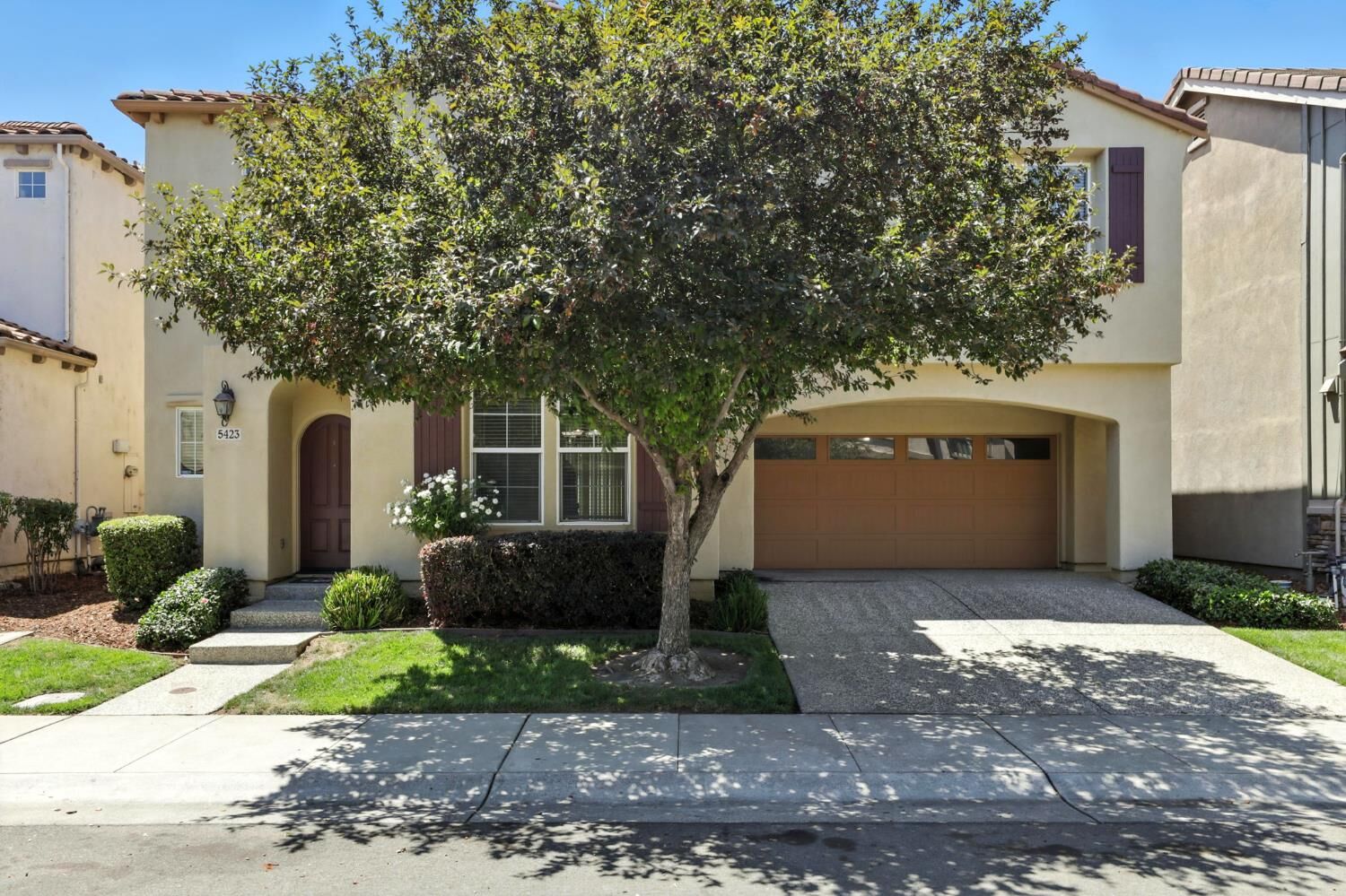 Property Photo: 5423 Knotty Pine Way CA 95835