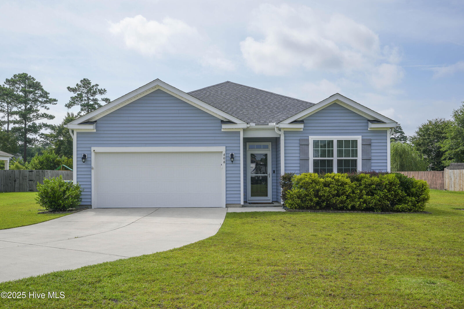 Property Photo:  406 Saxby Way  NC 28445 
