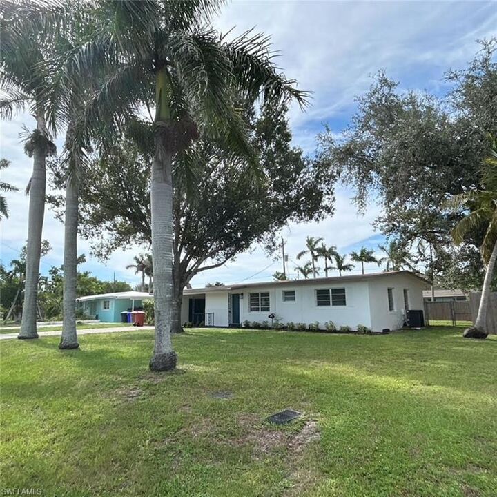 Property Photo:  1541 Grace  FL 33901 