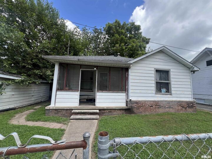1007 E 4th Street  West Frankfort IL 62896 photo