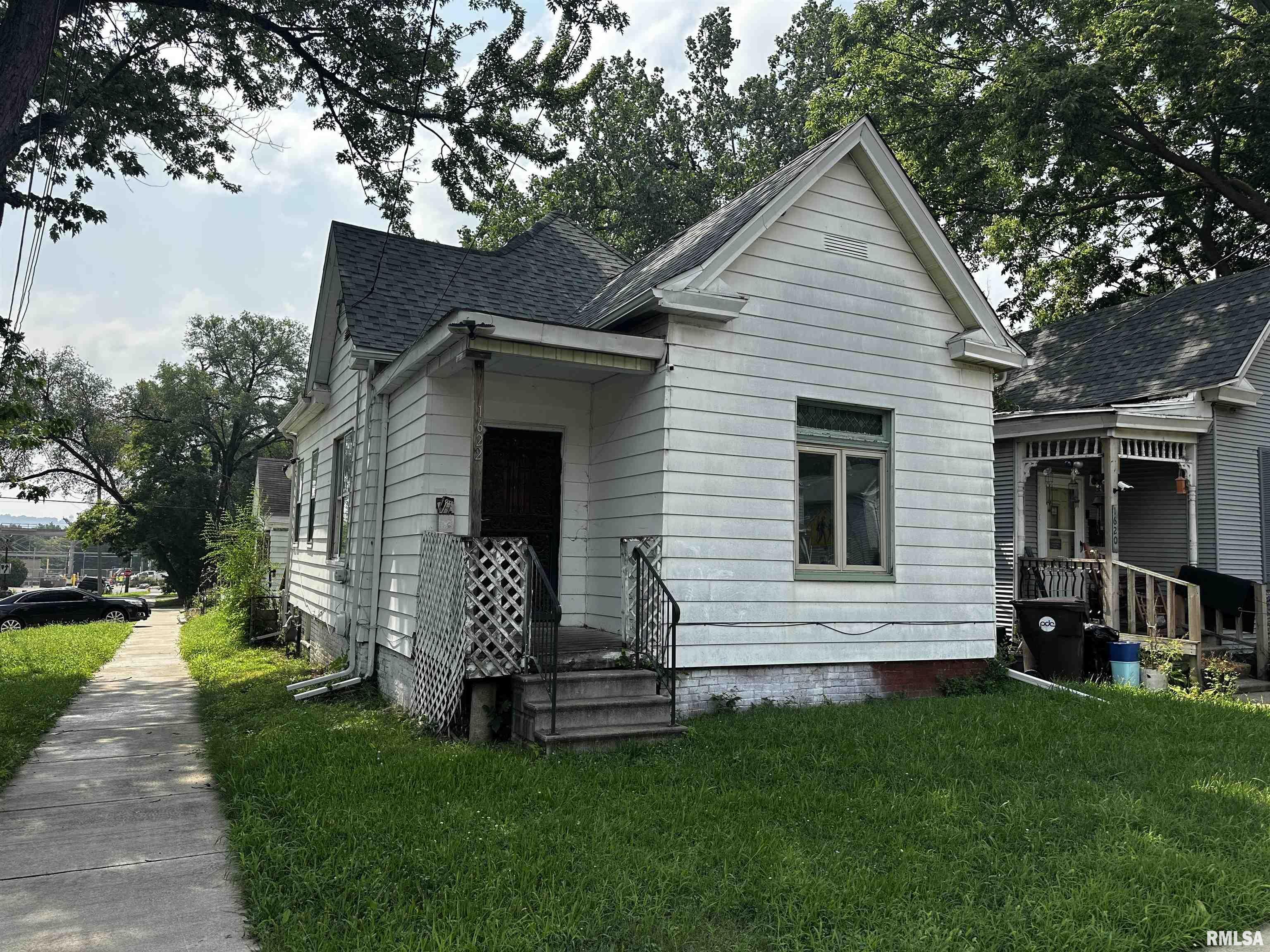 Property Photo:  1622 NE Jefferson Street  IL 61603 