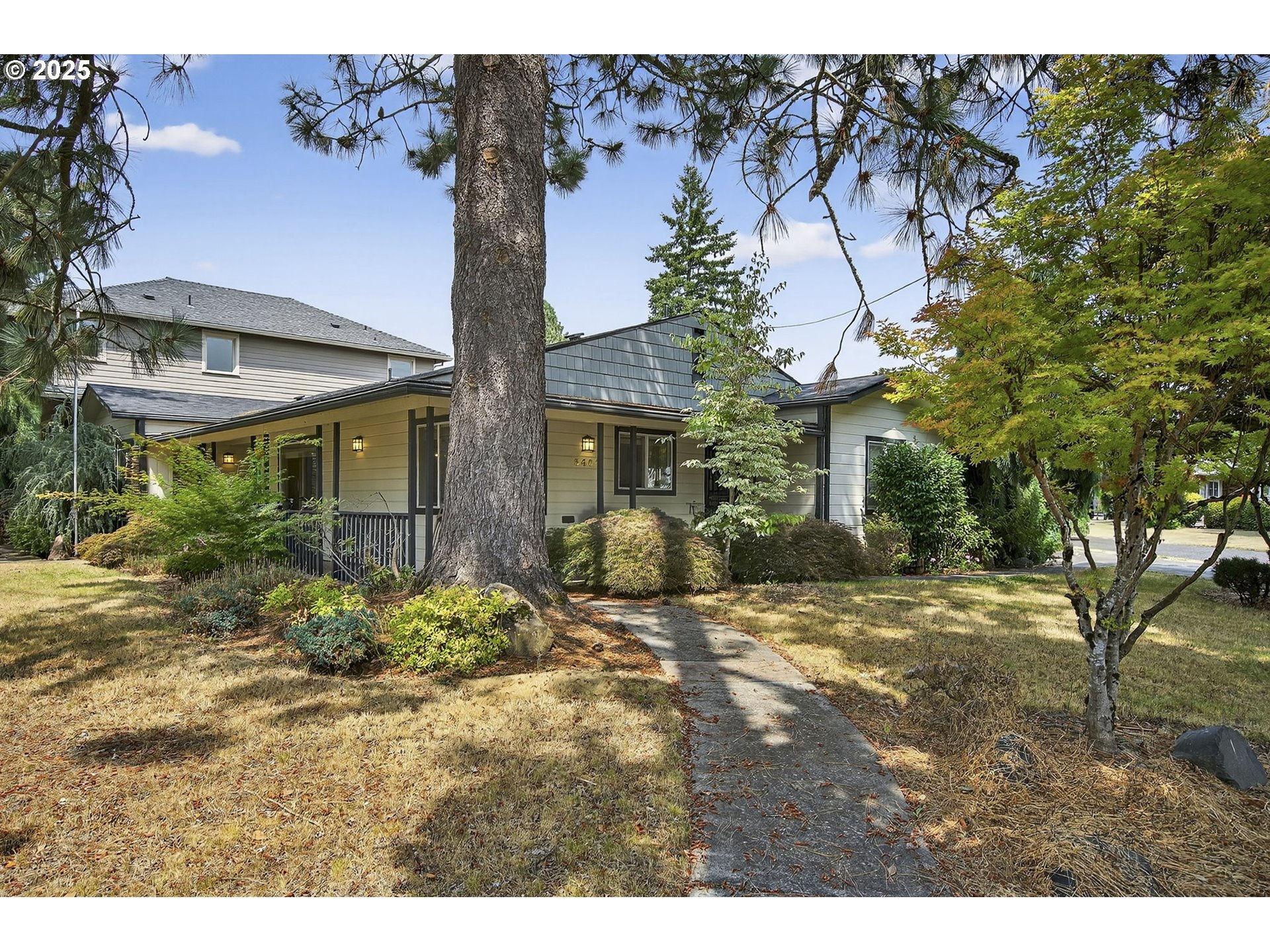 Property Photo:  3407 SE Steele St  OR 97202 