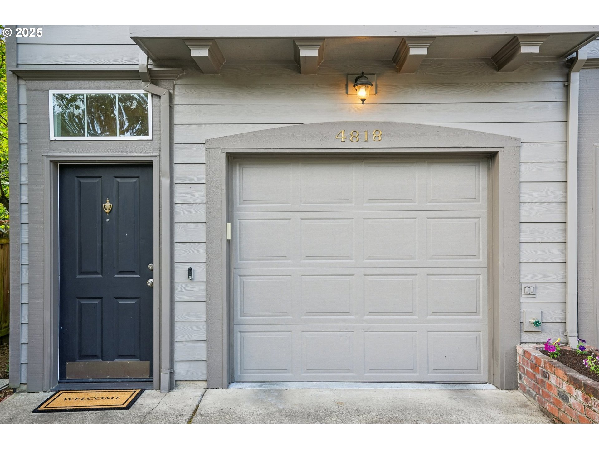 Property Photo: 4818 SW 2nd Ave OR 97239