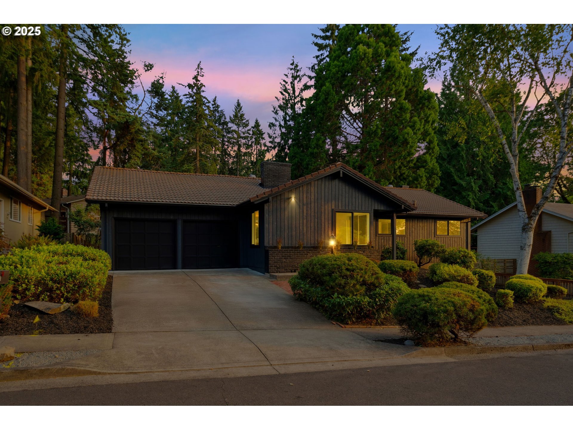 Property Photo:  13550 SW 31st St  OR 97008 