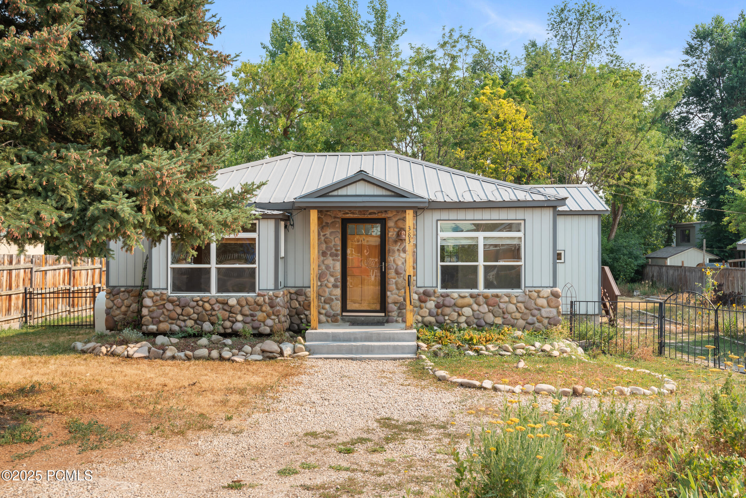 Property Photo: 383 N 100 UT 84049