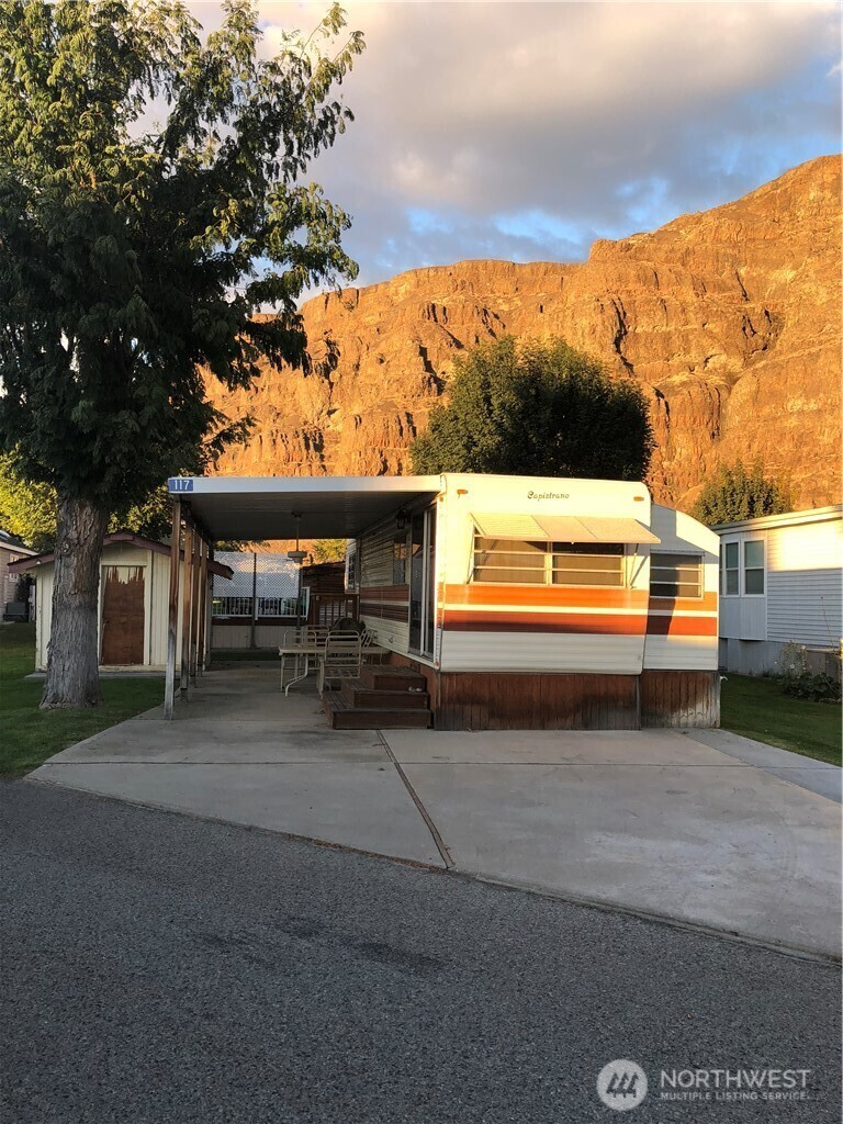 Property Photo: 8818 Crescent Bar Road NW 117 WA 98848