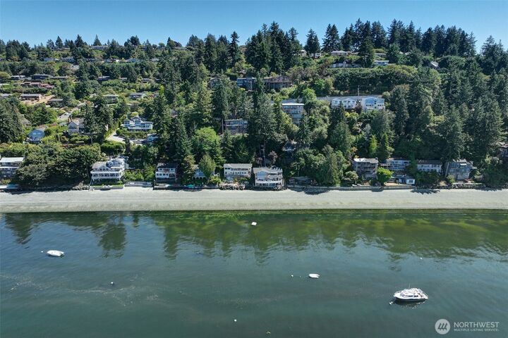 Property Photo:  16507  Maplewild Avenue SW  WA 98166 