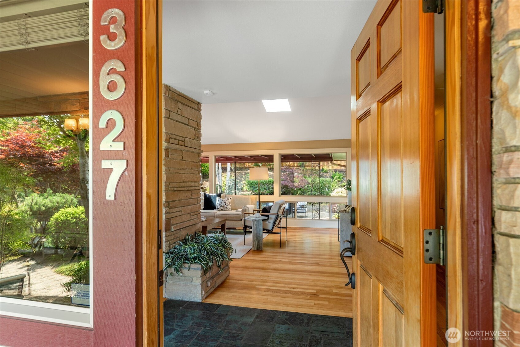 Property Photo: 3627 Arapahoe Place W WA 98199