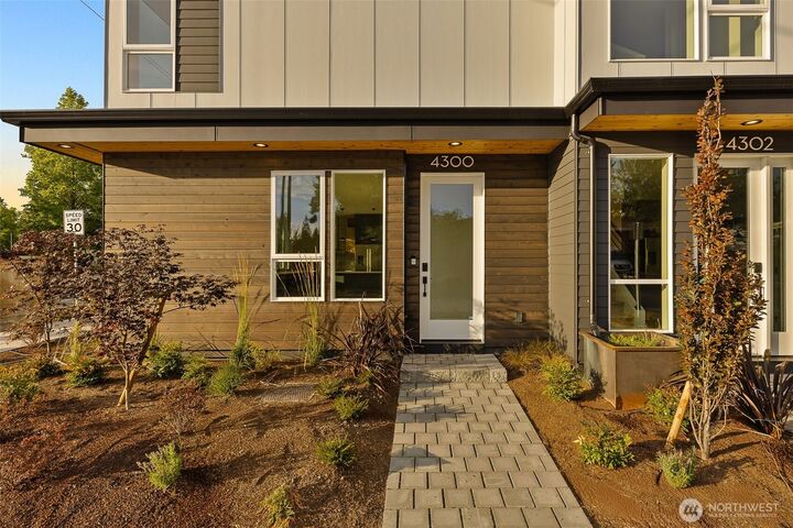 Property Photo:  4300 NE 52nd Street  WA 98105 