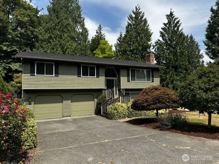 Property Photo:  20526 NE 43rd Street  WA 98074 