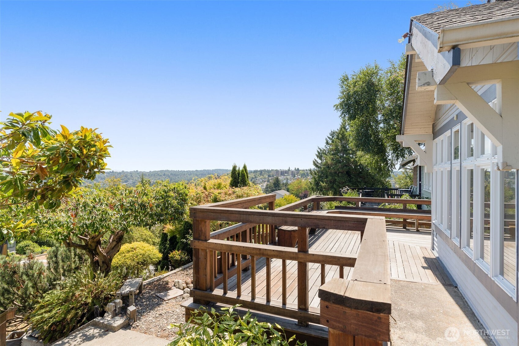 Property Photo: 4017 39th Avenue SW WA 98116