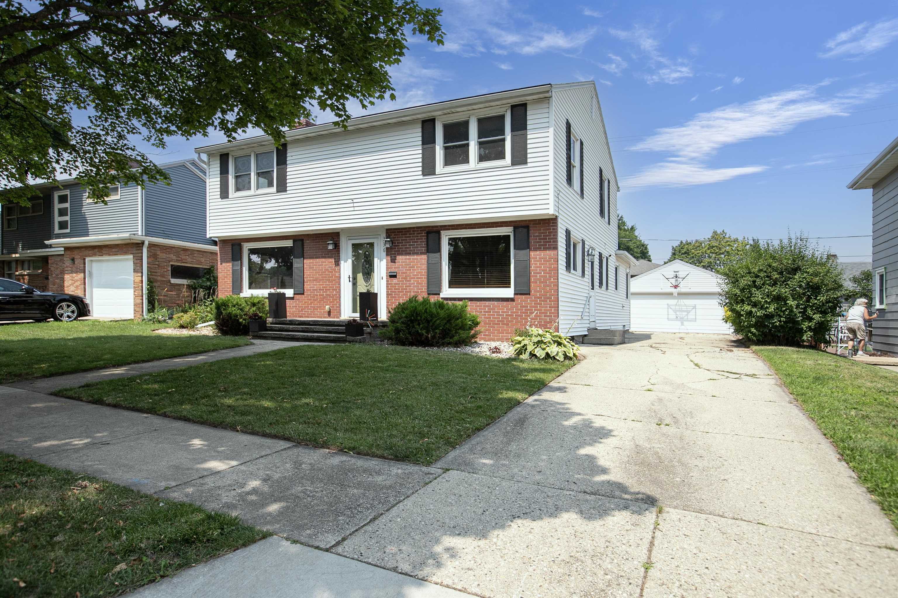 Property Photo: 336 E Pershing Street WI 54911