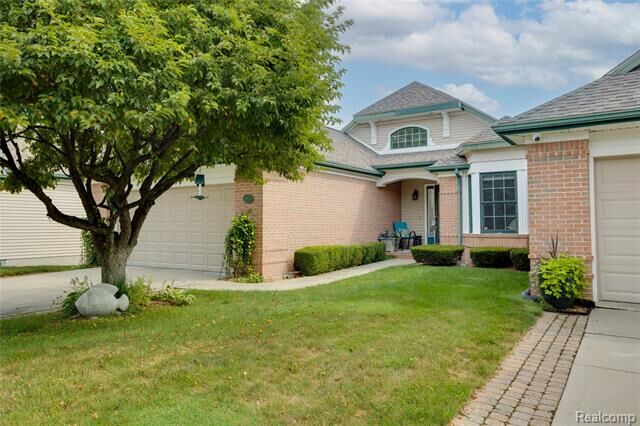 Property Photo:  923 Dockside Drive 15  MI 48060 