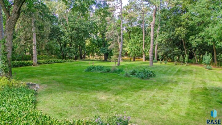 Property Photo: 4205 S Pine Cone Pl SD 57105