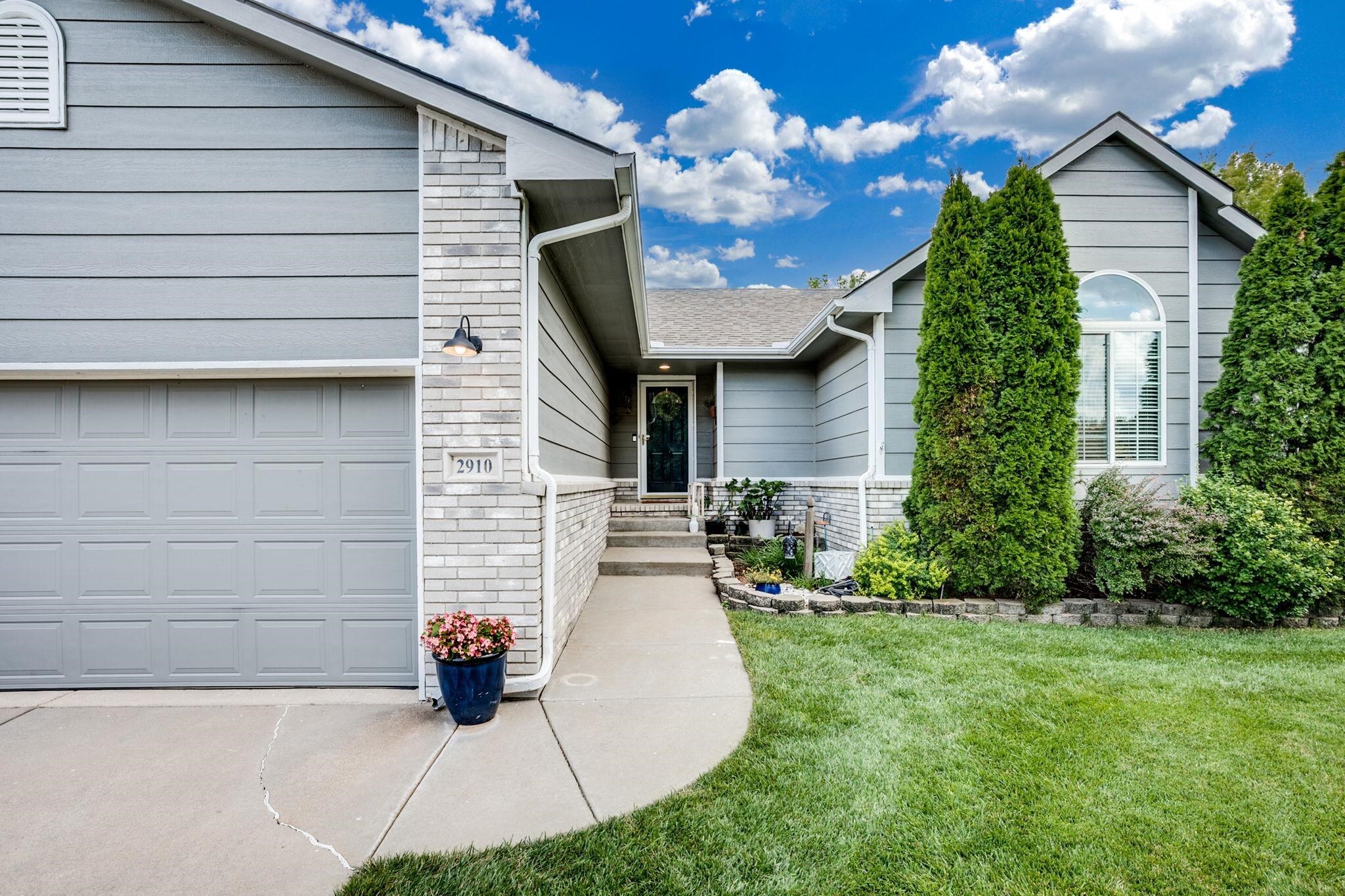 Property Photo: 2910 N Cardington Ct KS 67205