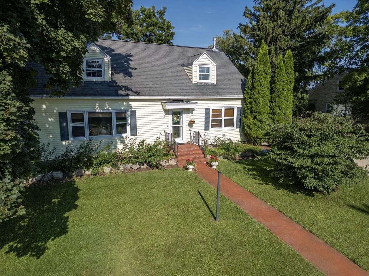 Property Photo:  15 North Western Avenue  WI 53531 