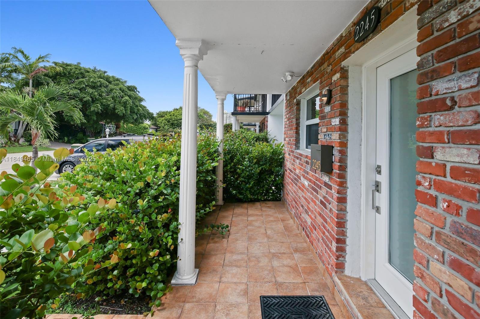 Property Photo:  2245 NE 122nd St 2245  FL 33181 