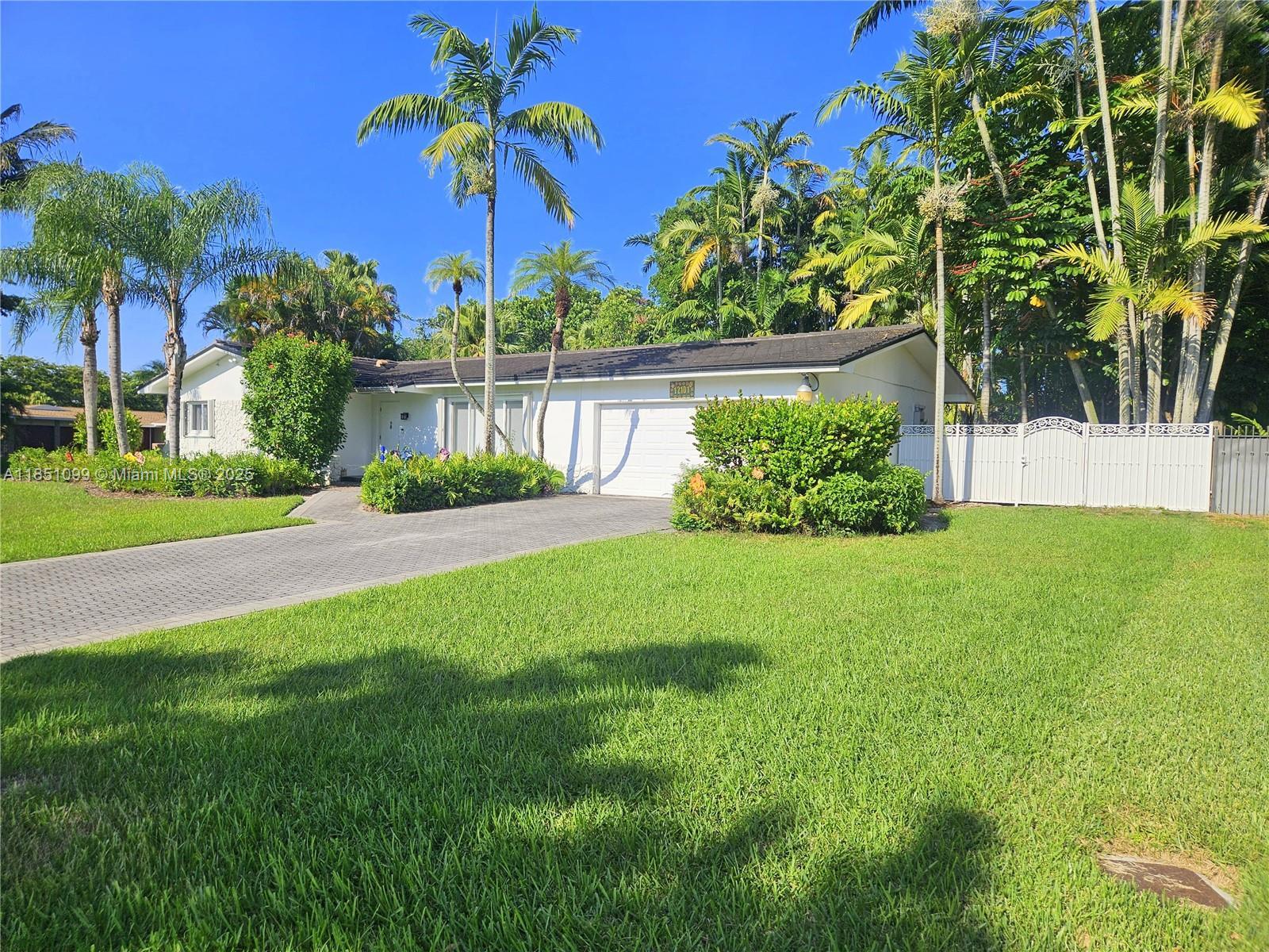 Property Photo: 12101 SW 110th Ave FL 33176