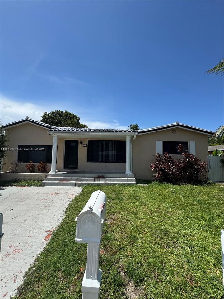 281 NE 169th St  North Miami Beach FL 33162 photo