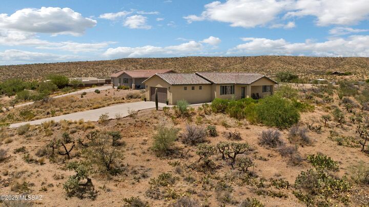 Property Photo: 64568 E Calle Rosa Linda AZ 85739