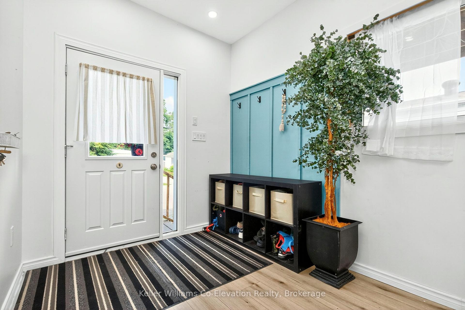 Photo de la propriété: 19 Vic'S Road ON L4R 0B9