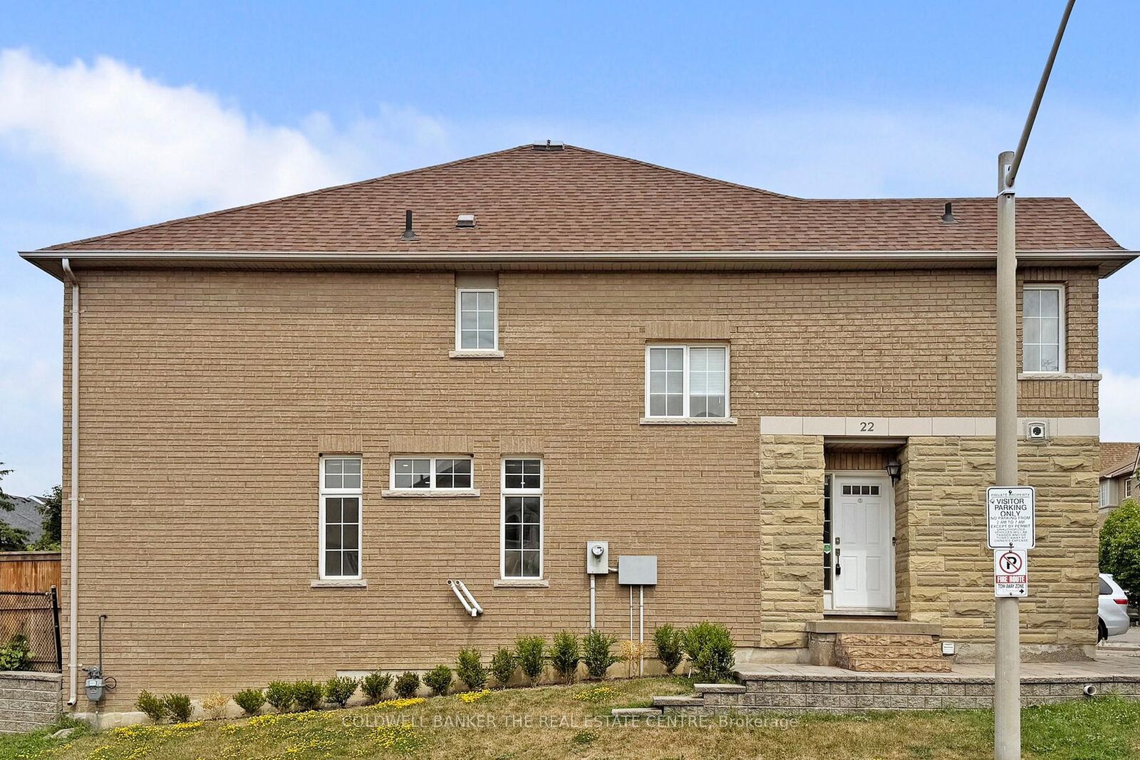 Photo de la propriété:  22 Norman Wesley Way 47  ON M3M 3H4 